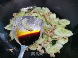 黄瓜炒肉片的做法步骤：7