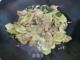 黄瓜炒肉片的做法步骤：8