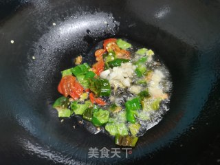 辣椒炒毛豆的做法步骤：3