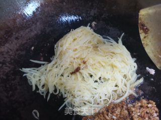 土豆丝炒牛肉的做法步骤：6