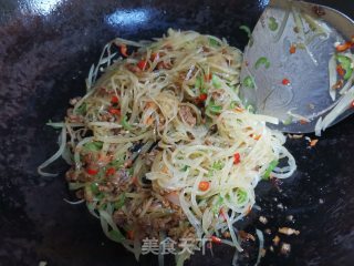 土豆丝炒牛肉的做法步骤：9
