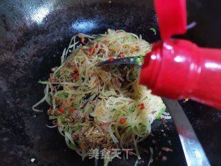 土豆丝炒牛肉的做法步骤：10