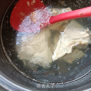 精肉热汤粉的做法步骤：2