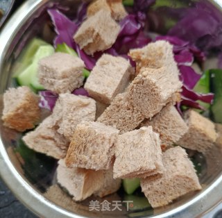 精肉土司沙拉的做法步骤：8