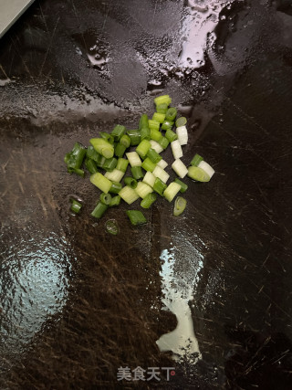 蒜蓉豆豉蒸黄骨鱼的做法步骤：2