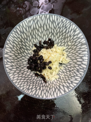 蒜蓉豆豉蒸黄骨鱼的做法步骤：4
