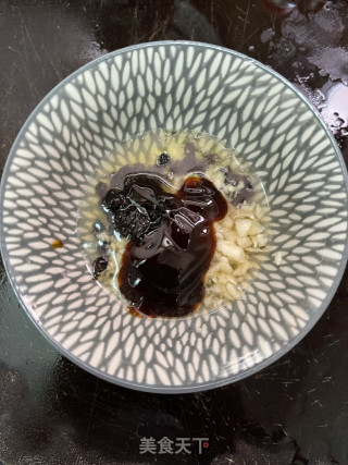 蒜蓉豆豉蒸黄骨鱼的做法步骤：6