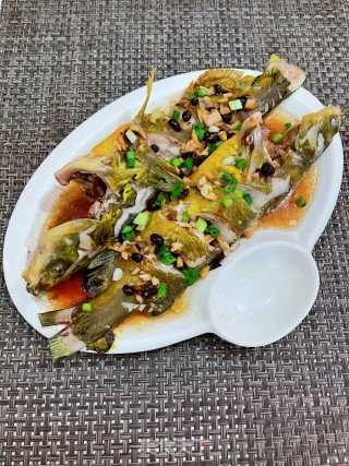 蒜蓉豆豉蒸黄骨鱼的做法步骤：11