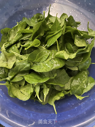 瘦肉鸡蛋枸杞叶汤的做法步骤：1