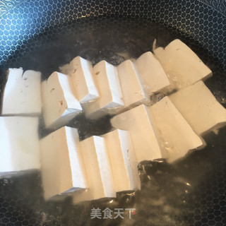 金针菇鸡蛋焖豆腐的做法步骤：3