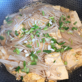 金针菇鸡蛋焖豆腐的做法步骤：12