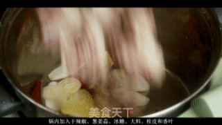 蹄筋牛腩的做法步骤：3