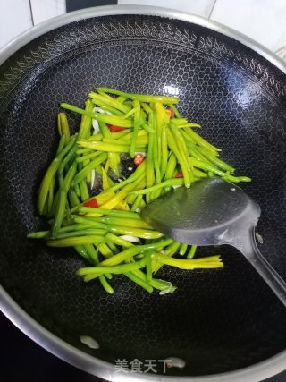 清炒黄花菜的做法步骤：7