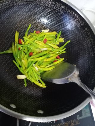 清炒黄花菜的做法步骤：10