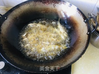 干炸小鲫鱼的做法步骤：6