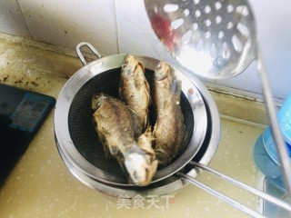 干炸小鲫鱼的做法步骤：8