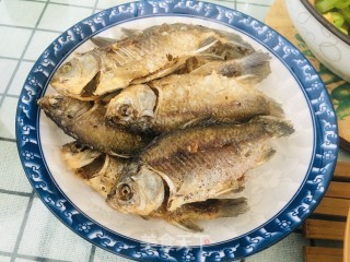 干炸小鲫鱼的做法步骤：9