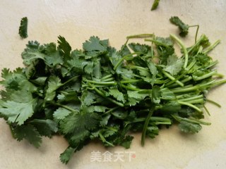 香菜木耳拌豆腐皮的做法步骤：4