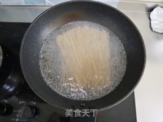 低脂主食代餐凉拌荞麦面！酸辣爽口，开胃下饭的做法步骤：6