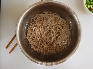 低脂主食代餐凉拌荞麦面！酸辣爽口，开胃下饭的做法步骤：8