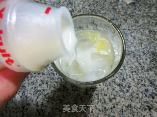 养乐多凤梨气泡水的做法步骤：6