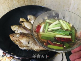 农家炖小杂鱼的做法步骤：4