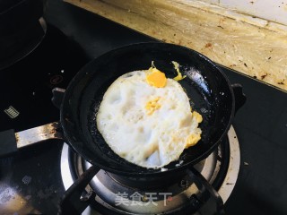 快手煎蛋的做法步骤：5