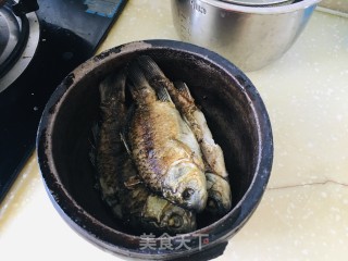 砂锅鲫鱼炖豆腐的做法步骤：3