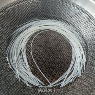 肉丝拌米粉的做法步骤：1