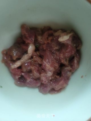 青瓜炒牛肉的做法步骤：1