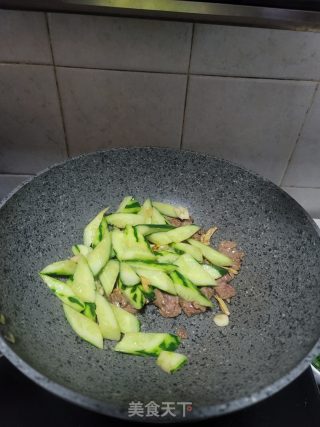 青瓜炒牛肉的做法步骤：8