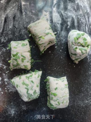 烙韭菜饼的做法步骤：9