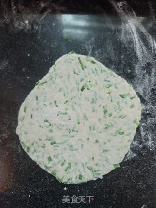 烙韭菜饼的做法步骤：10