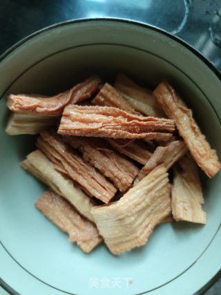腐竹烧冬瓜的做法步骤：1