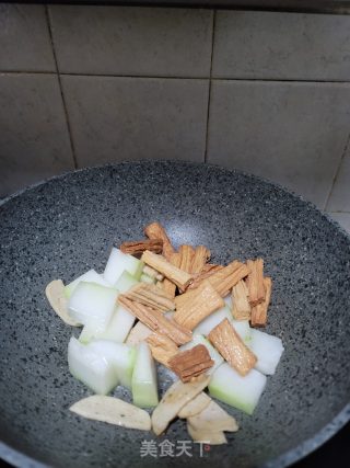 腐竹烧冬瓜的做法步骤：6