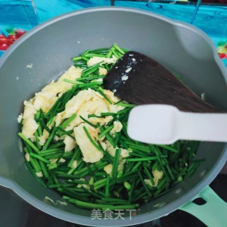 鸡蛋炒韭苔的做法步骤：6