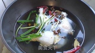 简单美味的口水鸡的做法步骤：2