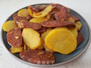 土豆片炒腊肠的做法步骤：7