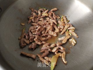 西芹炒肉的做法步骤：4
