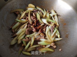 西芹炒肉的做法步骤：7