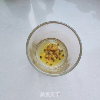 百香果雪碧冷饮的做法步骤：4