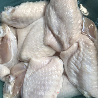 蒜香焖鸡翅的做法步骤：2