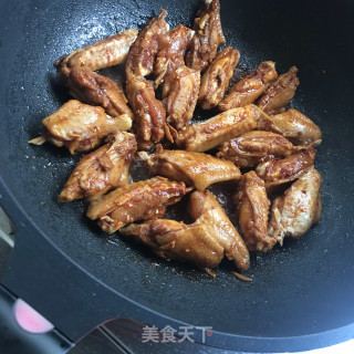 蒜香焖鸡翅的做法步骤：5