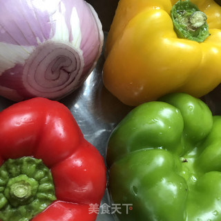 彩椒洋葱炒木耳的做法步骤：2