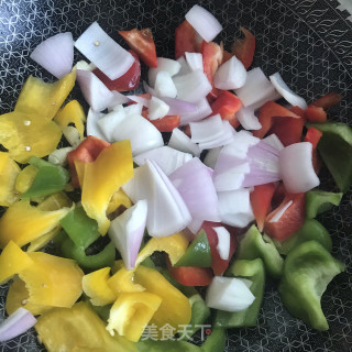 彩椒洋葱炒木耳的做法步骤：6