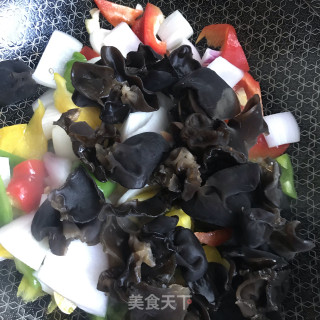 彩椒洋葱炒木耳的做法步骤：7