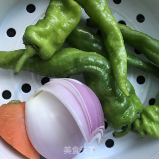 小炒黄牛肉的做法步骤：1