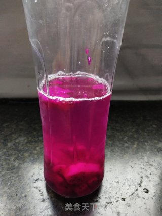 火龙果撞奶的做法步骤：4