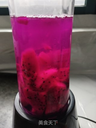火龙果撞奶的做法步骤：5