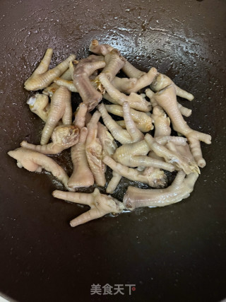 红烧鸡爪的做法步骤：4